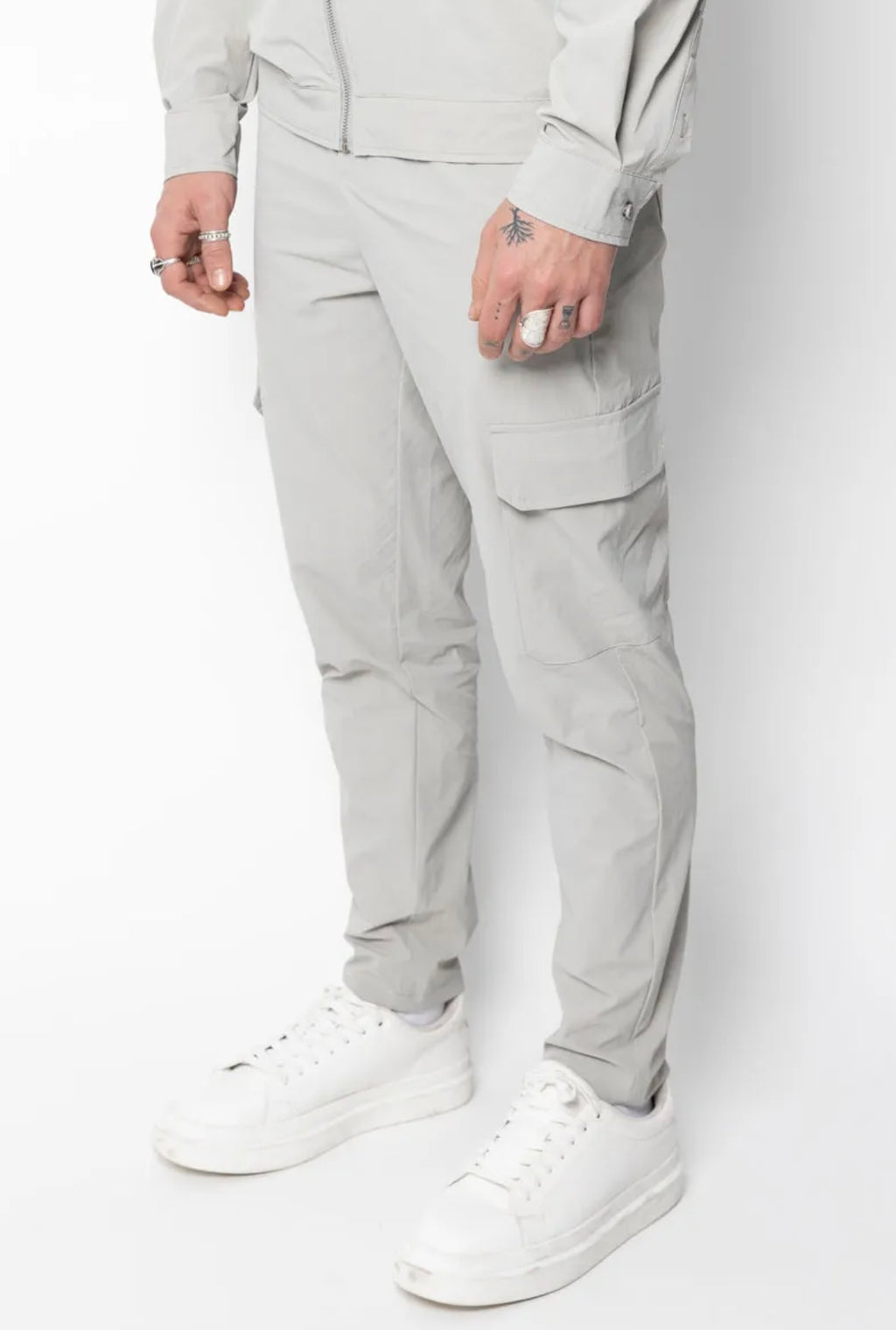 Ensemble cargo gris