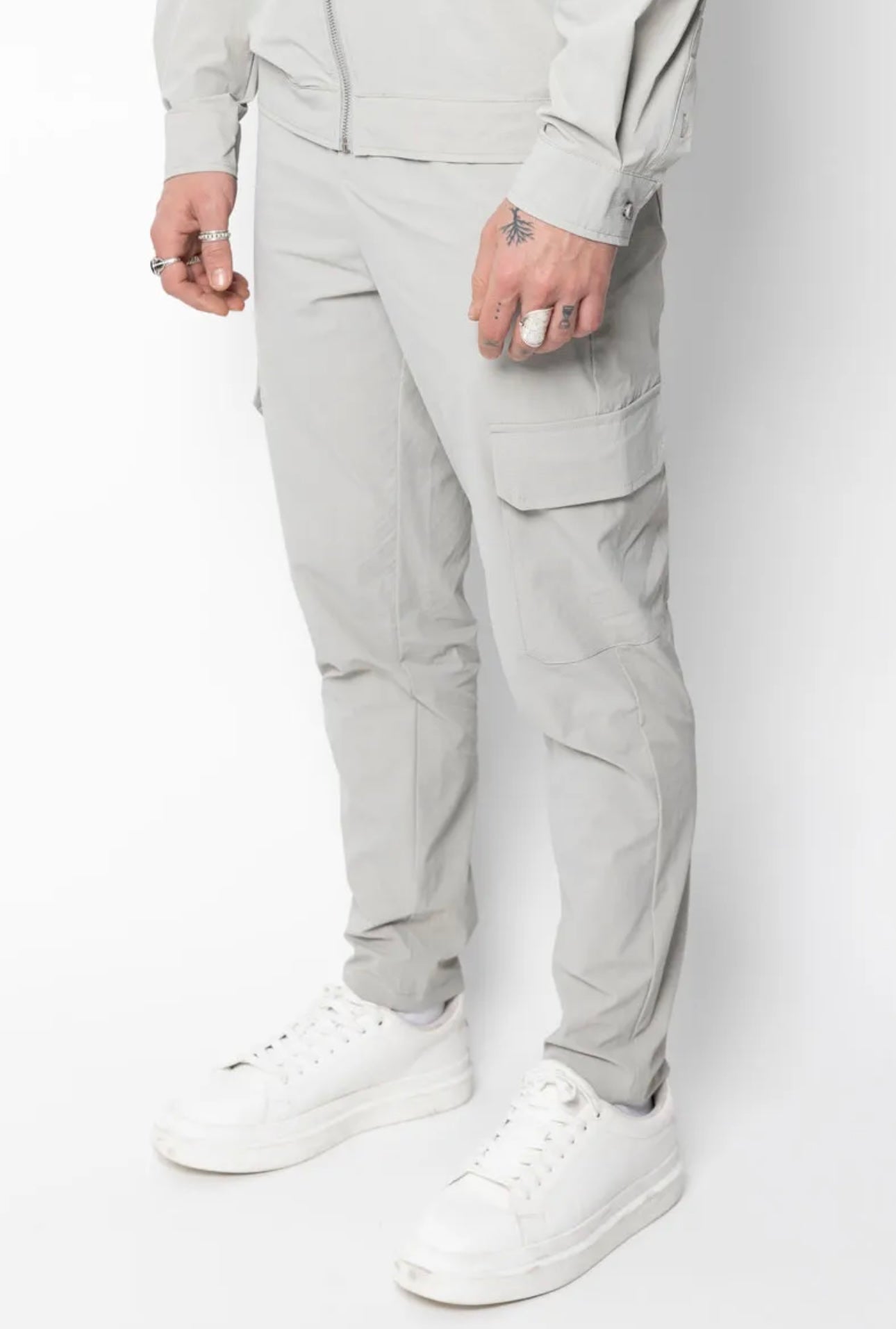 Ensemble cargo gris